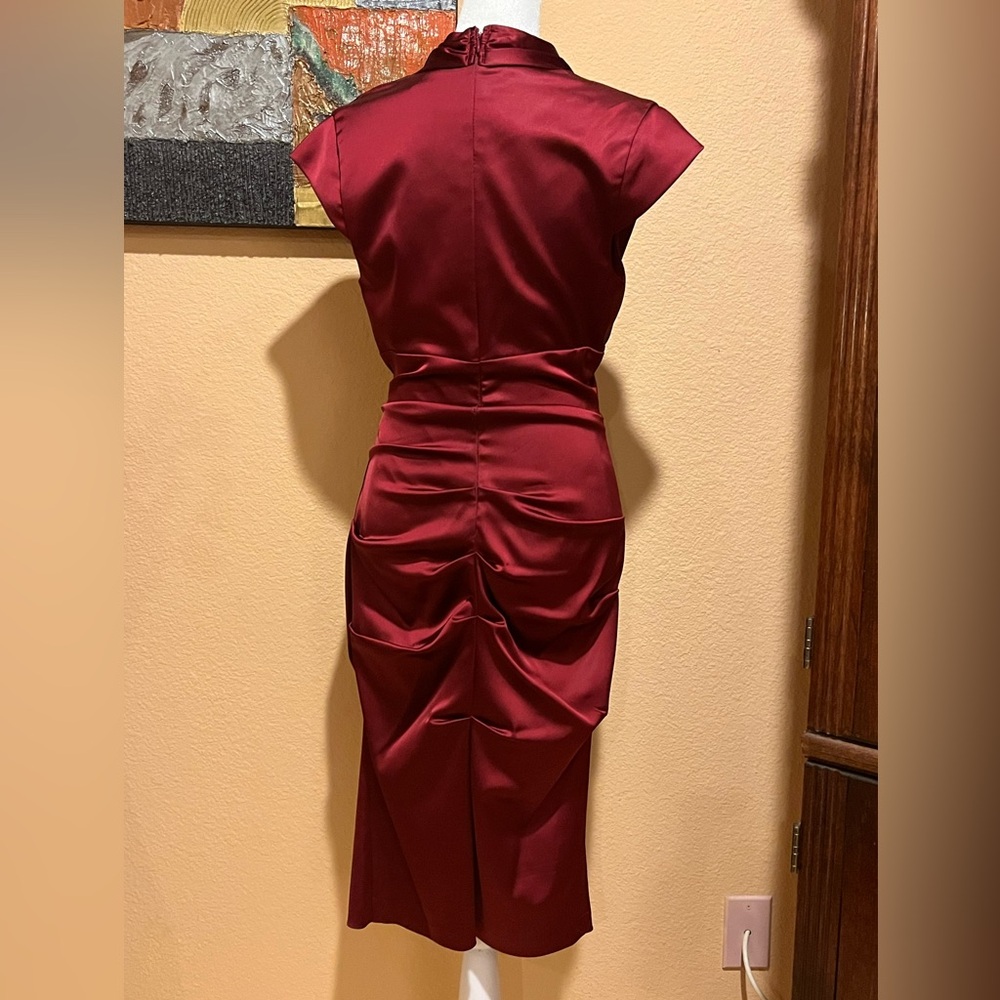 Burgundy Evening Dress. Satin. Ruching on the skirt V-neck. Size S. Xscape brand - Picture 4 of 13